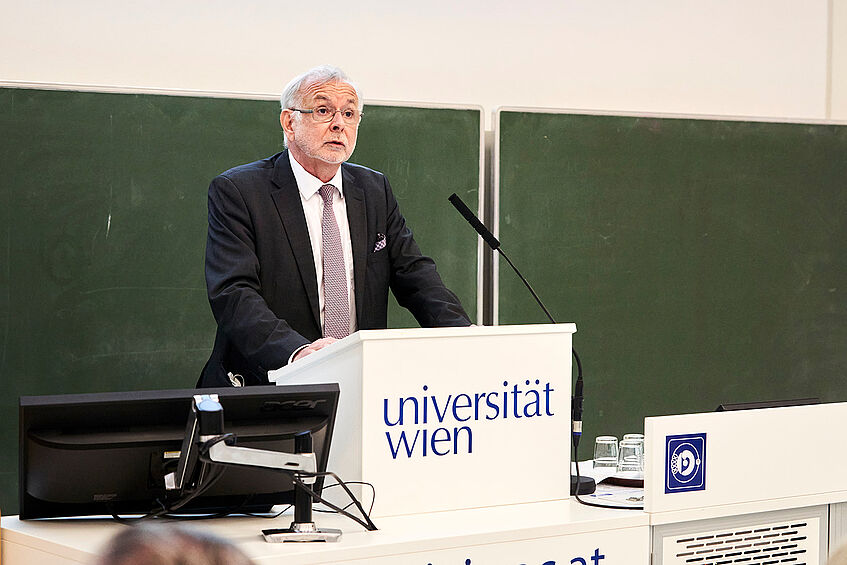 Oliver Rathkolb, Vorstand Zeitgeschichte, 2022-05-19 Buchpräsentation und Denkmalsenthüllung, Foto Markus Korenjak (c) Uni Wien